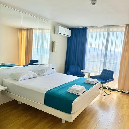 Lux Apartaments Batumi Exterior photo
