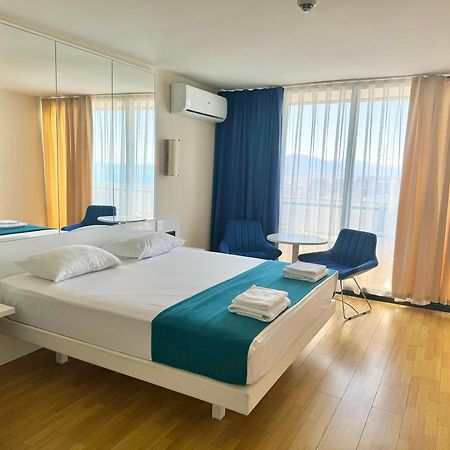 Lux Apartaments Batumi Exterior photo
