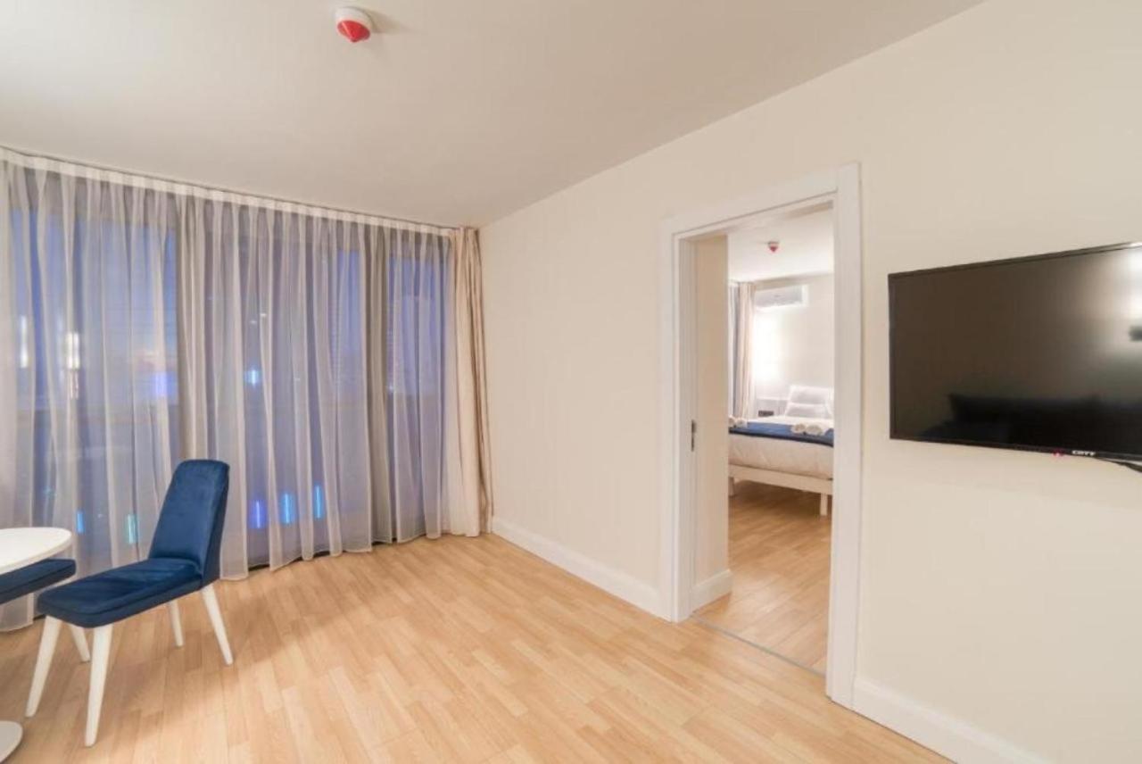 Lux Apartaments Batumi Exterior photo