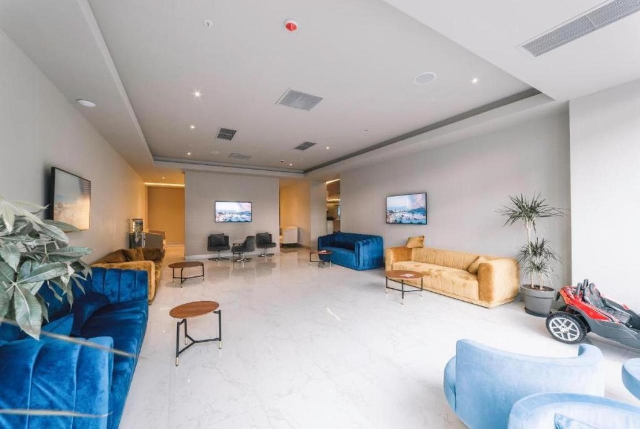 Lux Apartaments Batumi Exterior photo