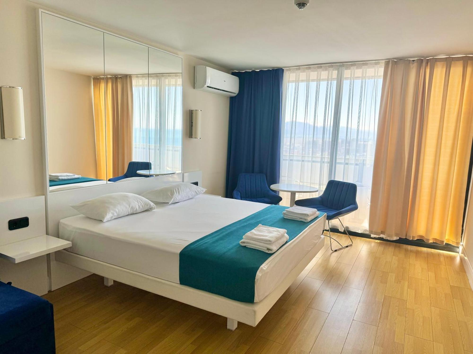 Lux Apartaments Batumi Exterior photo