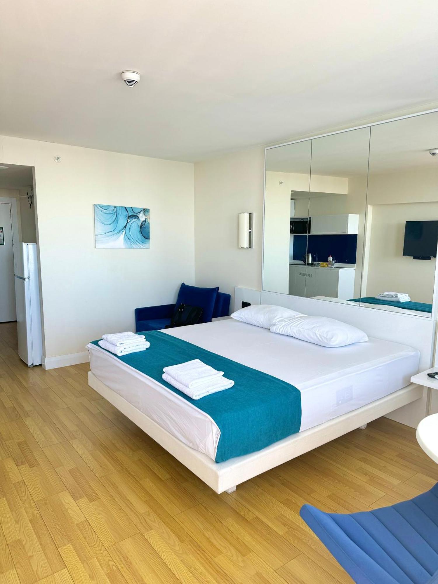 Lux Apartaments Batumi Exterior photo