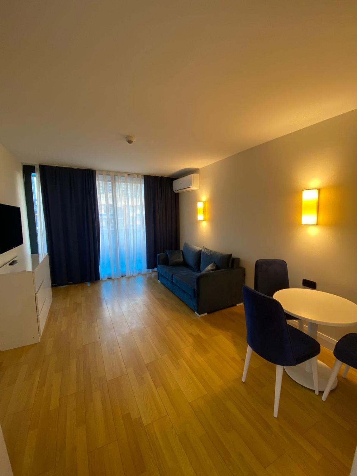 Lux Apartaments Batumi Room photo